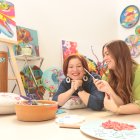 Alejandra y Emilia cuentan con una vasta experiencia en pintura.