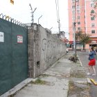 Insalubre. El olor a orines es insoportable y muy pocas personas cruzan por este sitio