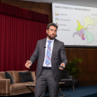 Topic ha sido invitado en sinnúmeros de foros como experto en seguridad y conflictos. En esta gráfica dió una asesoría sobre cómo combatir el narcotráfico en las zonas