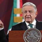 El presidente de México, Andrés Manuel López Obrador, habla durante una rueda de prensa hoy, en el Palacio Nacional, en Ciudad de México. (México)