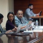 Diligencia. Los defensores de la vocal Maribel Barreno asistieron a la primera convocatoria de audiencia.