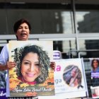 Pedido. Elizabeth Otavalo, madre de Bernal, exige justicia.