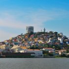 Guayaquil, la ciudad más grande del Ecuador es la capital de la provincia del Guayas y ofrece una amplia gama de lugares turísticos.