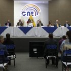 El Consejo Nacional Electoral de Ecuador durante una rueda de prensa, en Quito (Ecuador).