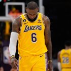 LeBron James, de 38 años, señaló que tiene que analizar su futuro.