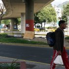 En este espacio se ubican personas en situación de calle para pasar las noches.