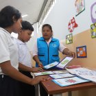 Lourdes González, maestra de nivelación, se vale de muchos elementos para que sus estudiantes puedan adquirir conocimientos de manera didáctica.