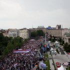 Ciento de personas se preparan para salir a las calles de las ciudades de Serbia, en reacción por los recientes tiroteos que a principios de mes causaron 18 muertos.