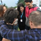 Terapia. Uno de los grupos de apoyo es dirigido por Jessy Gallardo (de negro), facilitadora comunitaria que da servicio de atención emocional. Hay 10 facilitadores preparados en terapia interpersonal.