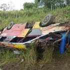 Según los reportes el bus habría chocado contra una camioneta cuando bajaba por el sector La Crespa.