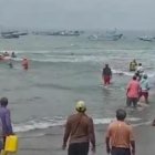 El fuerte oleaje provocó que la embarcación se vire y la víctima cayó al mar