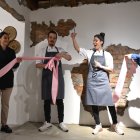 Iñaki y Carolina junto a las dos maîtres, Marcela Salas y Camila Reyes.