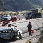 Restos. Hasta Calderón se llevaron los carros chocados.