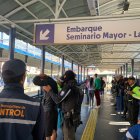 Revisión. Miembros de la Policía y Fuerzas Armadas durante el control.