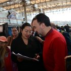 Informe. Al finalizar el enlace, el alcalde conversó con los simpatizantes asistentes.