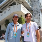 Gonzalo Escobar (i) y Diego Hidalgo en los exteriores donde se disputa el Roland Garros 2023.