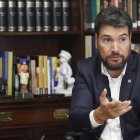 Jan Topic, en el ámbito militar, ha sido parte de la Legión Extranjera Francesa, francotirador y paracaidista.