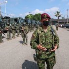 El general Milton Rodríguez es comandante de las acciones antiterrorismo en la ciudad de Samborondón y Durán. Dirige las operaciones militares.