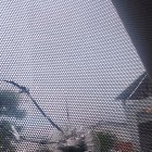 El explosivo provocó daños en los vidrios de los ventanales