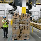 THORNTON, CO - FEBRUARY 19: Billie Her, a warehouse associate, wraps plastic around a pallet of boxes at Amazon"s Fulfillment Center on March 19, 2019 in Thornton, Colorado. The facility which opened in July of 2018 is 855,000 square feet, and employees over 1500 people. The Thornton facility is a state-of-the-art facility that uses Amazon Robotics to move the merchandise around from one area to the next. Hundreds of workers perform a variety of jobs in the huge facility. Many workers stand at stations, picking items to ship from trays brought to them by robots that roam the massive warehouse floor. The robotic facility, near I-25 and 144th Avenue, distributes small- and medium-sized items and allows for quicker delivery of orders in the metro area. (Photo by Helen H. Richardson/MediaNews Group/The Denver Post via Getty Images) ag-periodistas-quito