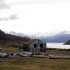 Panorama. En la imagen, en medio de un paisaje natural aparece la última casa habitada en el pueblo Yagán.