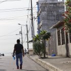 Un policía fue asesinado por delincuentes al intentar robarle en el sector de Juan Montalvo, en Guayaquil, este jueves 1 de junio.