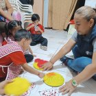 Maestros Safpi y padres coordinan el aprendizaje de los niños desde los hogares.