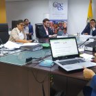 Richard González explica las páginas web que han cotejado con la tesis de grado de la fiscal Diana Salazar.