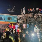 Un tren de pasajeros descarrilase y varios vagones que volcaron fueran impactados por otro tren que viajaba en sentido.