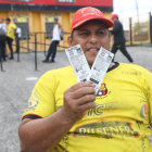 Los hinchas amarillos aprovecharon para comprar entradas desde temprano