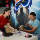 Local. Lulumi abrió sus puertas en el norte de Quito hace dos meses. En su local hay perros y gatos, y el cliente también puede llevar a sus mascotas.