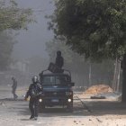 La policía patrulla las calles de Ouakam, en el distrito de Dakar.
