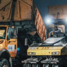 Maquinaria pesada realiza los trabajos de bacheo en el puente de la Unidad Nacional.