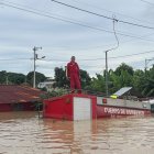 Fotografía cedida por la Fuerza de Tarea Conjunta de las Fuerzas Armas del Ecuador de una inundación en Esmeraldas (Ecuador).