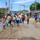 Familias recibieron ayudas estatales y de grupos que se acercaron a brindar víveres en las zonas afectadas