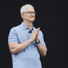 El máximo ejecutivo de Apple, Tim Cook, habla durante la Conferencia Mundial de Desarrolladores (WWDC), que se desarrolla en la sede de Apple Park en Cupertino, California, este 5 de junio de 2023.