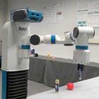El robot fue creado por Ali Ayub y Juhi Shah. Mediante un algoritmo de detección de objetos, lo programaron para ubicar cada objeto y mapeara sus cambios de lugar.