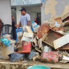 Inundación. Los bienes de un sinnúmero de habitantes de Esmeraldas quedaron inservibles por el agua.
