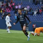 Michael Hoyos fue la figura de los rayados al marcar un doblete ante Corinthians.