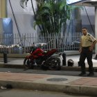 La Policía llegó al lugar para realizar las investigaciones del caso.