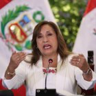 La presidenta del Perú, Dina Boluarte, ofrece un discurso de balance de sus primeros seis meses como presidenta hoy, en Lima (Perú). Boluarte aseguró este viernes que, en sus seis meses de mandato, su Gobierno ha conseguido preservar el orden democrático y el Estado de derecho en el país, además de haberle dado calma y sosiego. EFE/ Paolo Aguilar