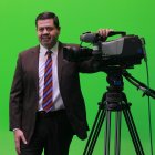 MEX7524. GUADALAJARA (MÉXICO), 11/06/2023.- El presidente de ATEI y director del Canal 44 en Jalisco, Gabriel Torres, posa para una fotografía durante una entrevista con EFE, el 10 de junio de 2023, en la ciudad de Guadalajara, estado de Jalisco (México). Un total de 14 niñas y niños de Iberoamérica sostendrán una charla con el astronauta salvadoreño Frank Rubio desde la Estación Espacial Internacional en una transmisión en vivo, inédita en televisión en la que hablarán de ciencia, astronomía y tecnología a 400 kilómetros de distancia de la Tierra.. EFE/ Francisco Guasco