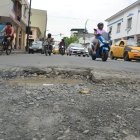 BACHES EN CALLE LOS RÍOS..... FD MIGUEL CANALES... 9-06-2023
