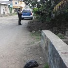 Sobre un muro de cemento se encontraban los brazos y la cabeza de un hombre en el noroeste de Guayaquil.