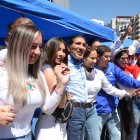 Yaku Pérez y su binomio Nori Pineda llegan al CNE a inscribir su candidatura.