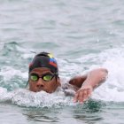 El nadador tiene 22 años, nació en Machala y aunque comenzó en piscina, encontró en las aguas abiertas la chance de destacar. Fue a los Olímpicos de Tokio donde terminó en el puesto 15 entre 26 clasificados.