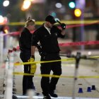 La policía de Denver en la escena de los disturbios tras los festejos de los Nuggets.