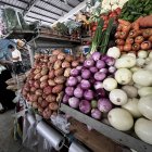 Mercado. En Sauces IX los comerciantes señalan que en Montebello la cebolla está más cara y escasea.