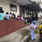 Exteriores del Hospital Martín Icaza, de Babahoyo, donde permanece en cuidados intenivos la adulta mayor que había sido declarada muerta.