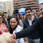 Erika Paredes (c) recientemente culminó una maestría en la universidad de Harvard.